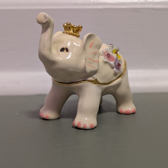 Other - Elegant White Elephant Figurine with Gold Accents